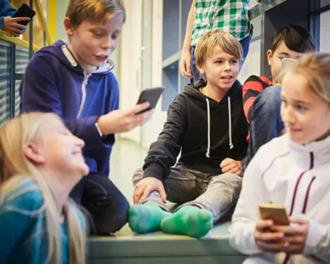 Sweden to Implement Countrywide Cellphone Ban in Classrooms
